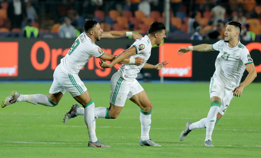 Grâce à une déviation sur le tir de Bounedjah, l'Algérie a pris l'avantage très vite contre le Sénégal en finale de la Coupe d'Afrique des nations.
