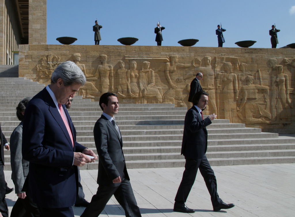 Le secrétaire d'Etat américain John Kerry a souligné samedi au Caire l'importance de venir à bout de la crise économique en Egypte.