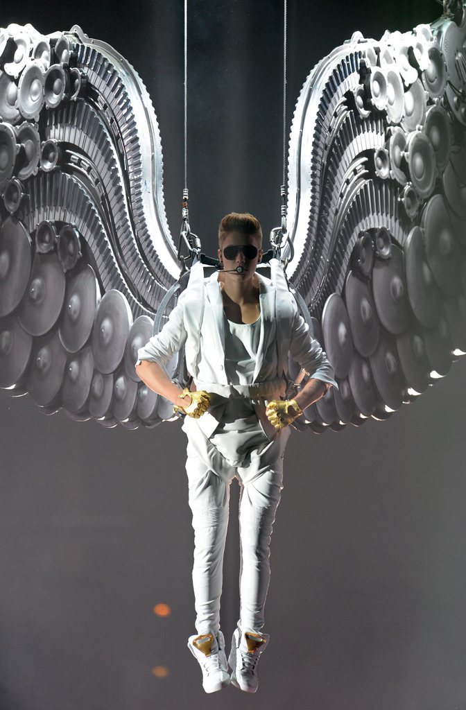Les services des douanes de l'aéroport de Munich ont confisqué le singe de Justin Bieber après son concert au Olympic Hall de Munich.