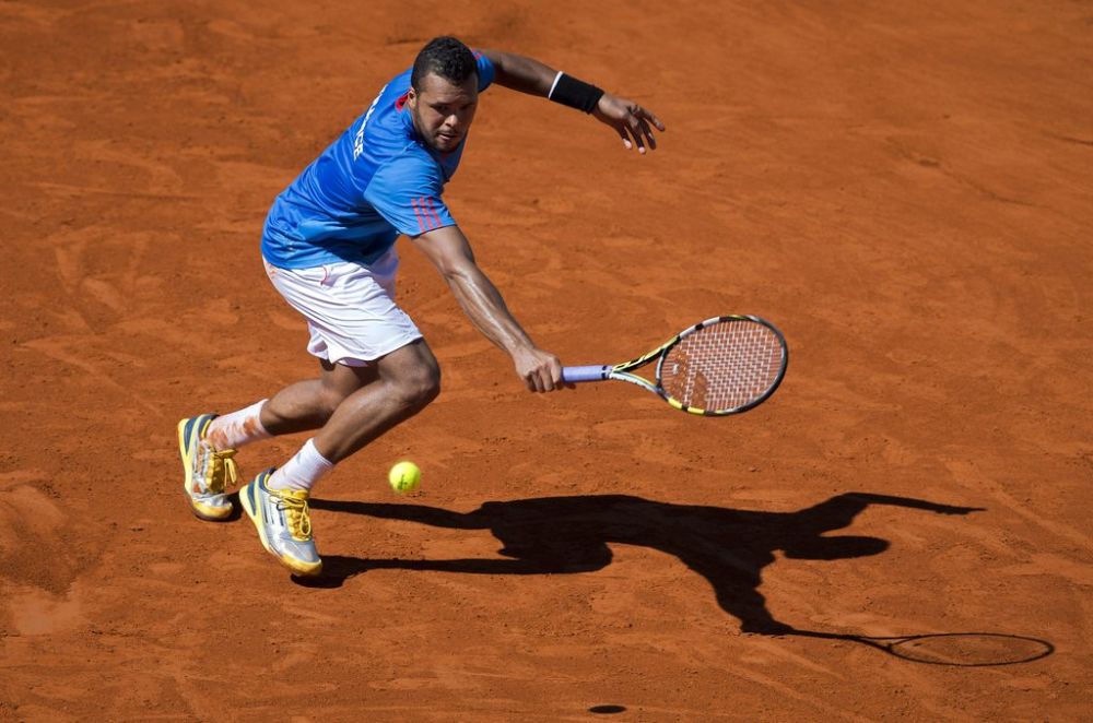 6-4, 2-6, 3-6, 7-5, 2-6 pour le Français Jo-Wilfried Tsonga, en quart de finale de Coupe Davis. 
