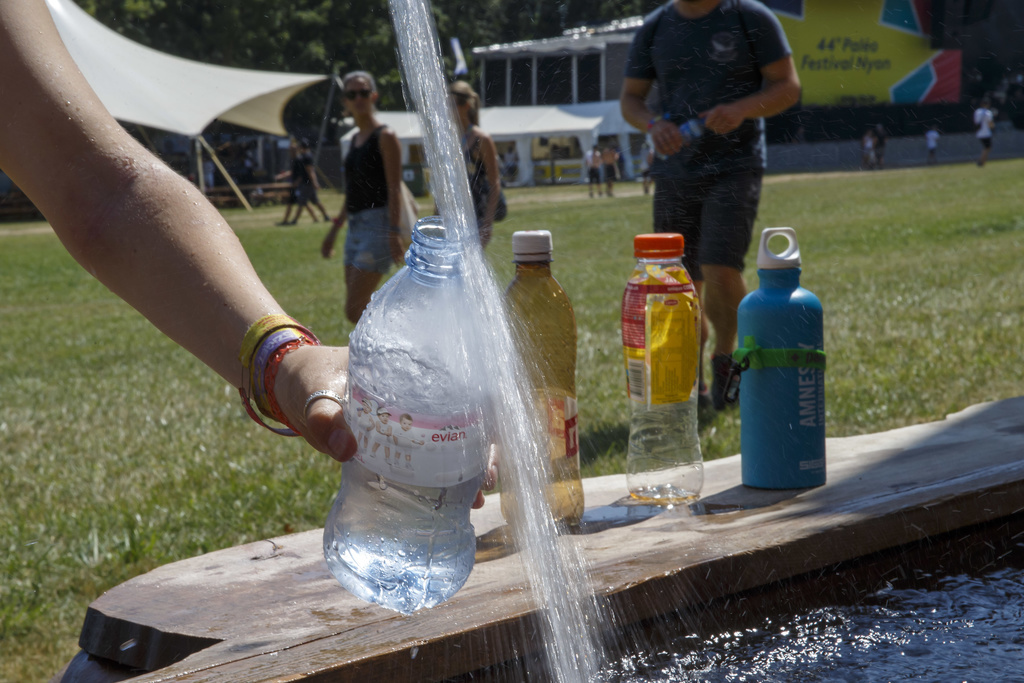 Les microplastiques présents dans l'eau de boisson ne semblent pour l'instant pas présenter de risques pour la santé. (illustration)