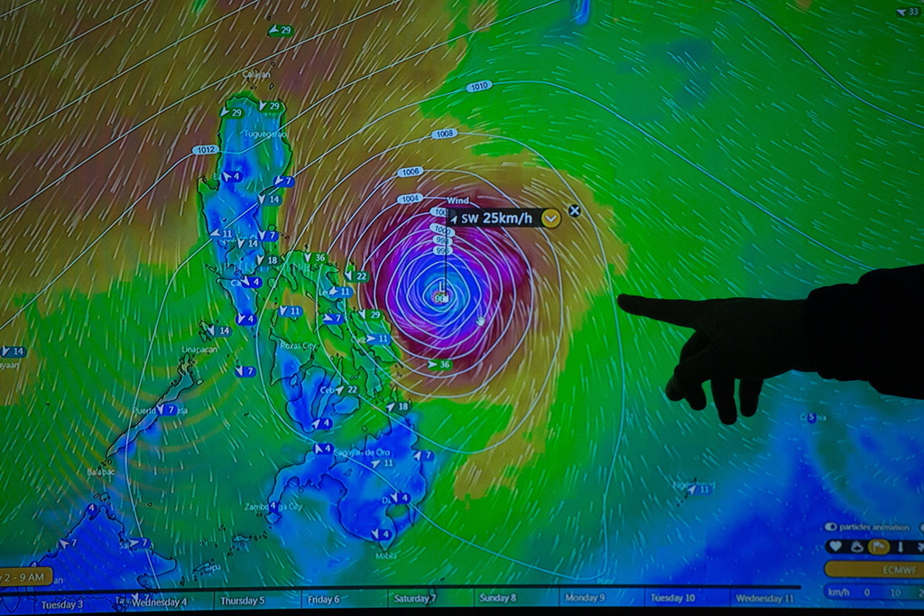 Le typhon devrait générer d'intenses précipitations et des rafales de vent très fortes. 