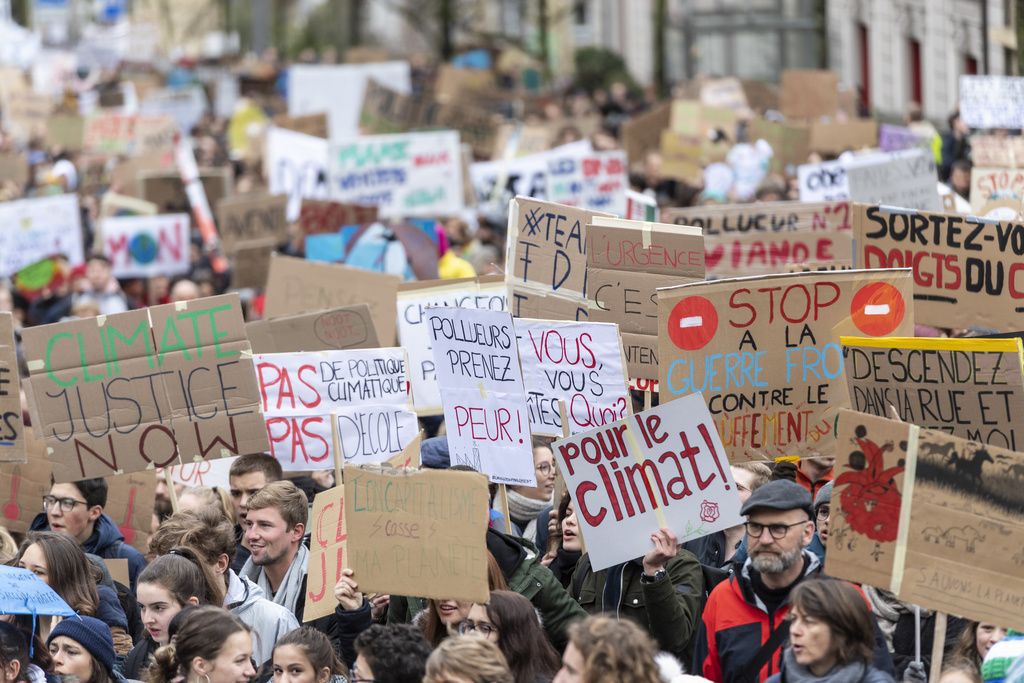 Thousands of students demonstrate during a "Climate strike" protest in Lausanne, Switzerland, Friday, March 15, 2019. Students from several countries worldwide plan to skip class on Friday in protest over their governments' failure to act against global warming. (KEYSTONE/Jean-Christophe Bott)