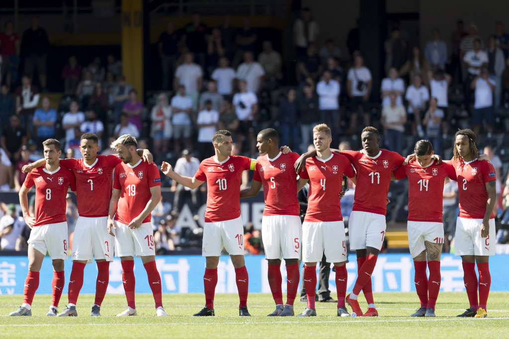 Switzerland's national team players looking at the penalty session during the UEFA Nations League third place soccer match between Switzerland and England at the D. Afonso Henriques stadium in Guimaraes, Portugal, on Sunday, June 9, 2019. (KEYSTONE/Jean-Christophe Bott)