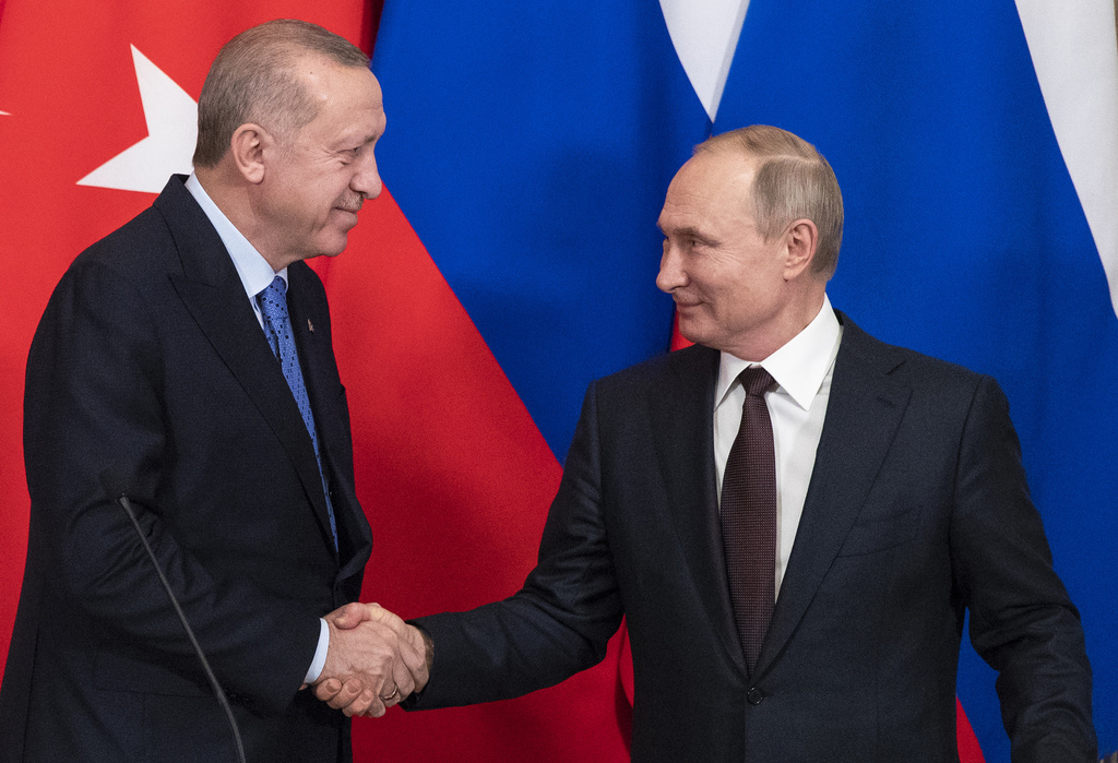 Le président russe Vladimir Poutine et turc Tayyip Erdogan ont annoncé un cessez-le-feu après 6h de négociations.