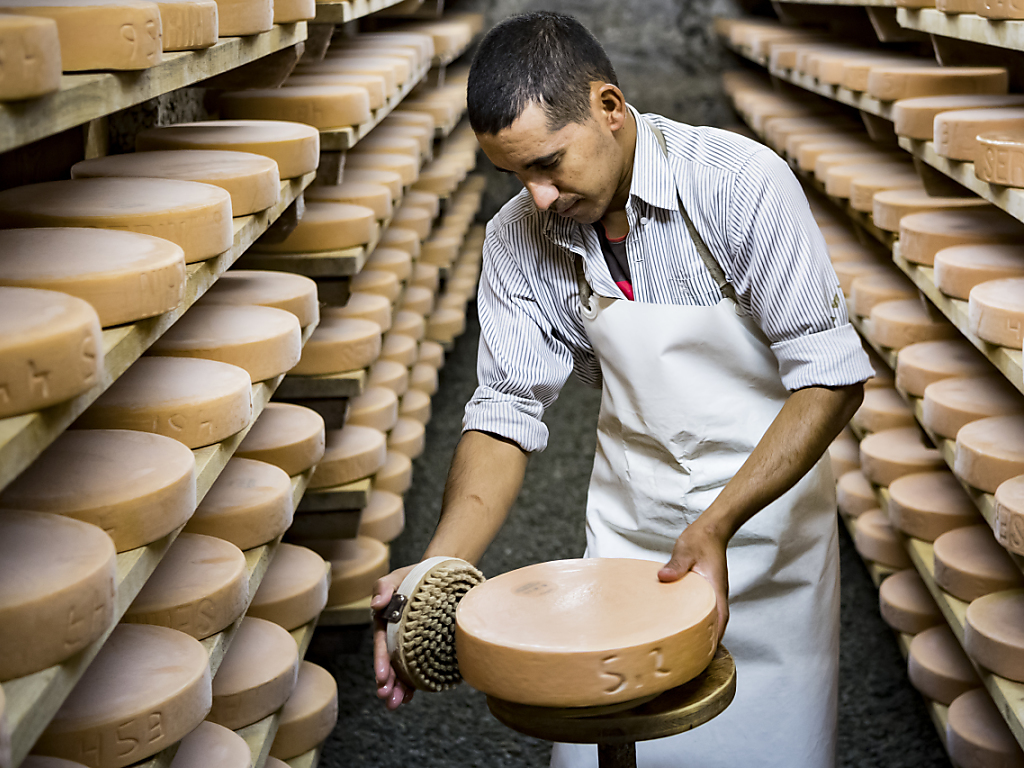 Les consommateurs suisses accordent de l'importance à la provenance indigène du fromage (image d'illustration).