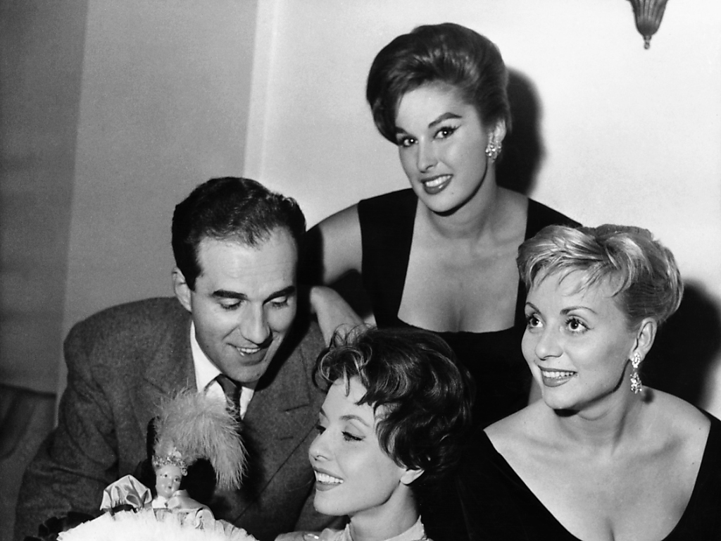 Annie Cordy (à droite), lors du tournage du film "Tabarin", en 1957 (ARCHIVES).